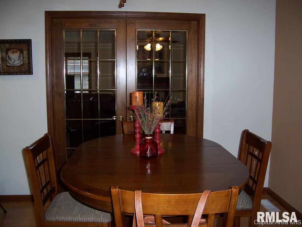13677 Harris Road Athens, IL 62613 - Photo 11 of 34 Gallery Image 11