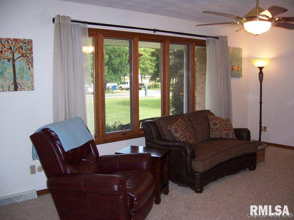 13677 Harris Road Athens, IL 62613 - Photo 12 of 34 Gallery Image 12