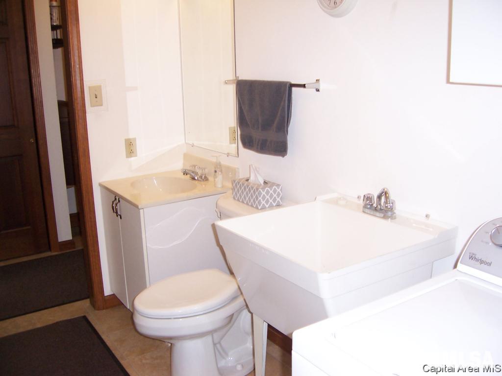 13677 Harris Road Athens, IL 62613 - Photo 16 of 34 Gallery Image 16