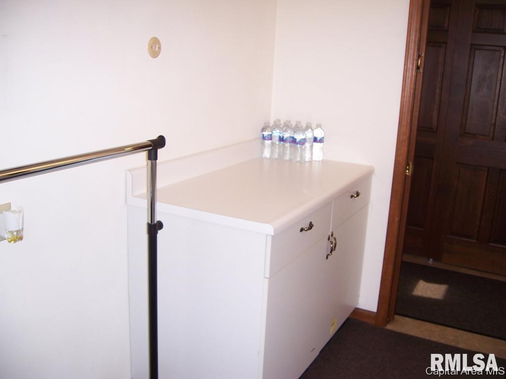 13677 Harris Road Athens, IL 62613 - Photo 17 of 34 Gallery Image 17