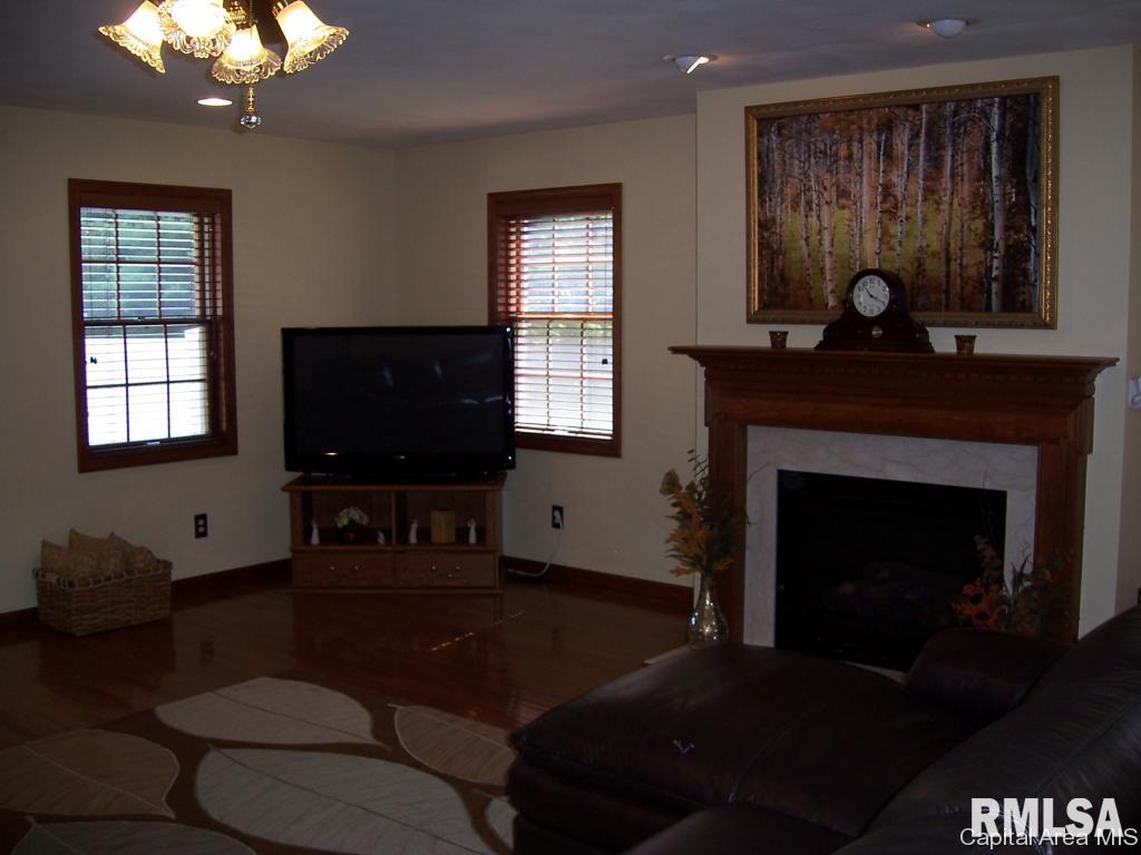 13677 Harris Road Athens, IL 62613 - Photo 2 of 34 Gallery Image 2
