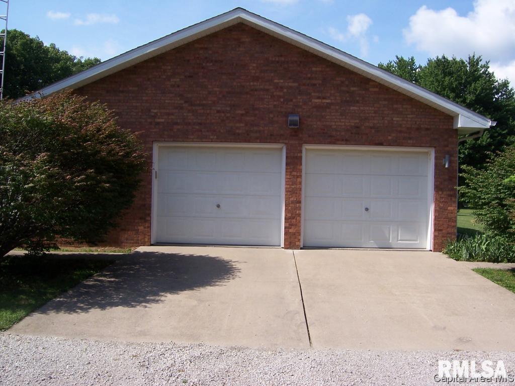 13677 Harris Road Athens, IL 62613 - Photo 33 of 34 Gallery Image 33