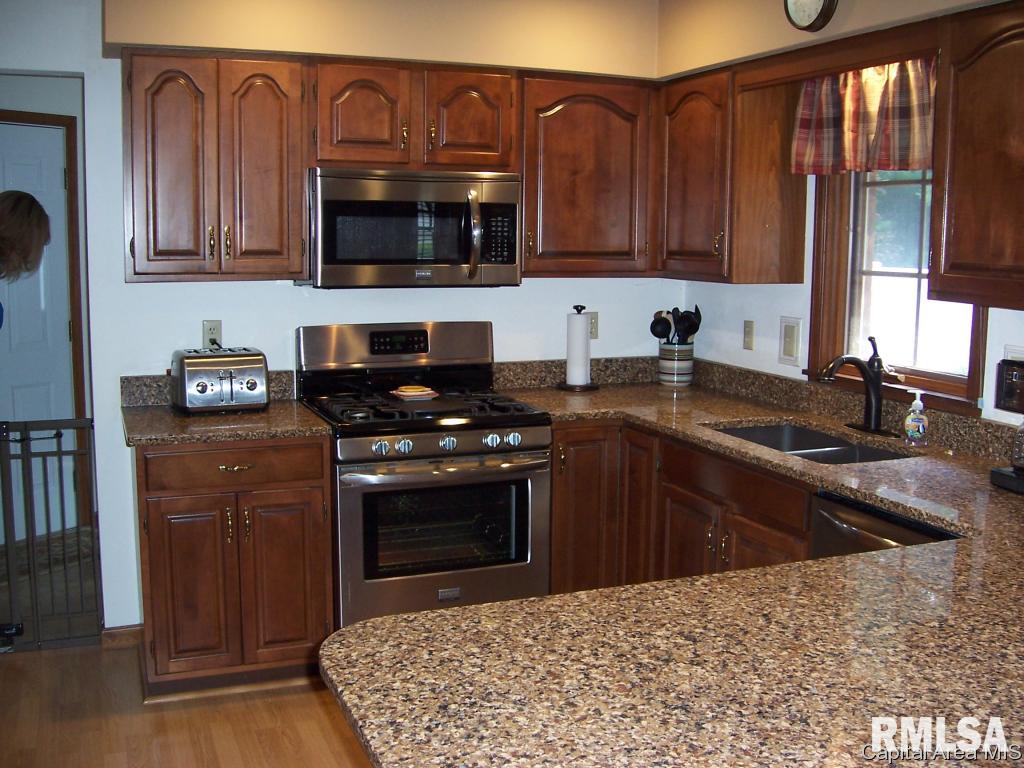 13677 Harris Road Athens, IL 62613 - Photo 7 of 34 Gallery Image 7