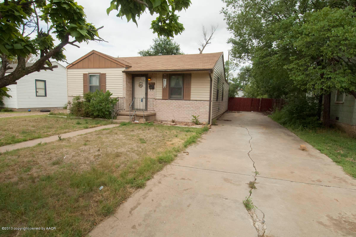 4618 Parker Street Amarillo, TX 79110 - Photo 3 of 19 a front view of a house with a garden