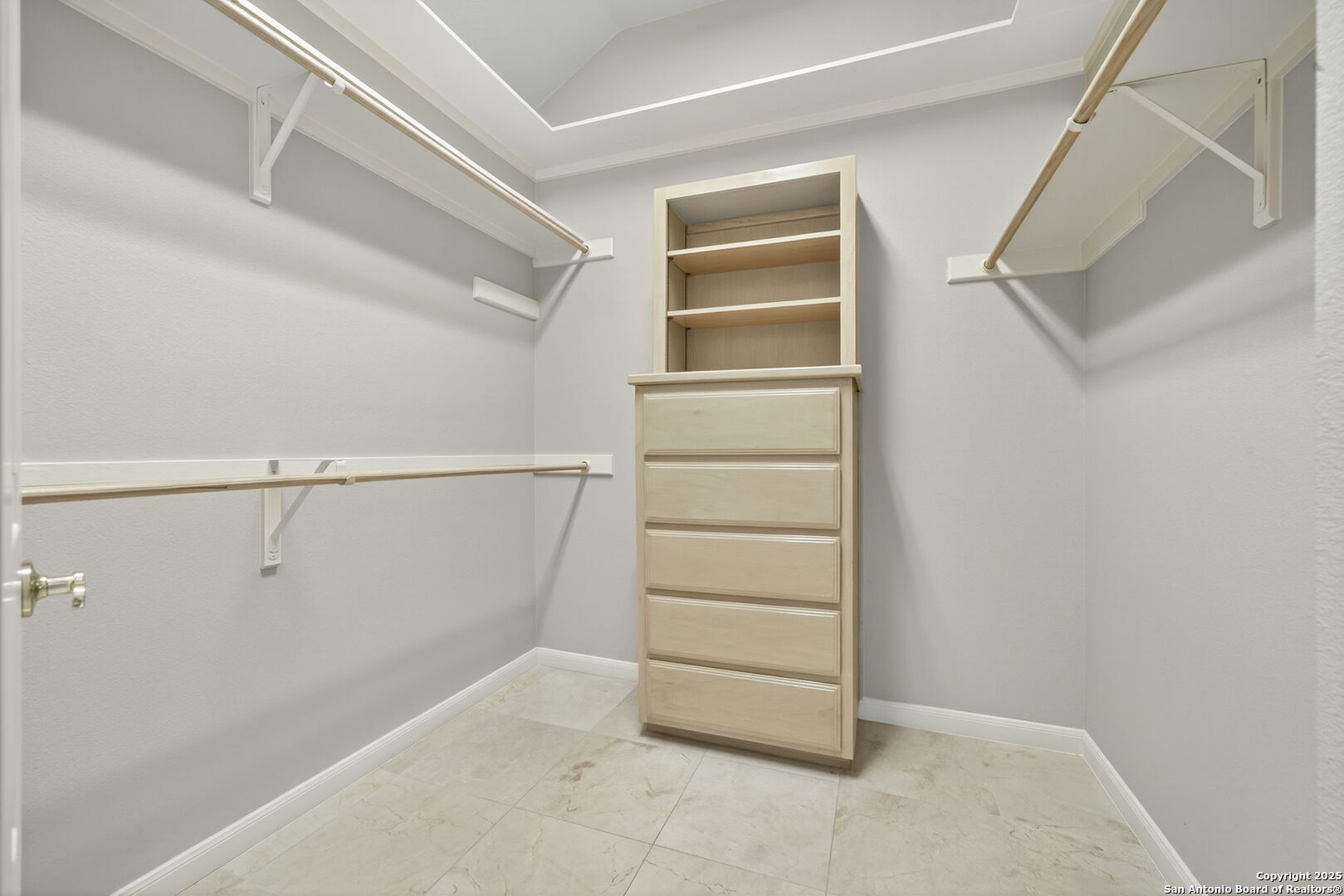 6 Regent Arms San Antonio, TX 78257 - Photo 9 of 29 a view of walk in closet