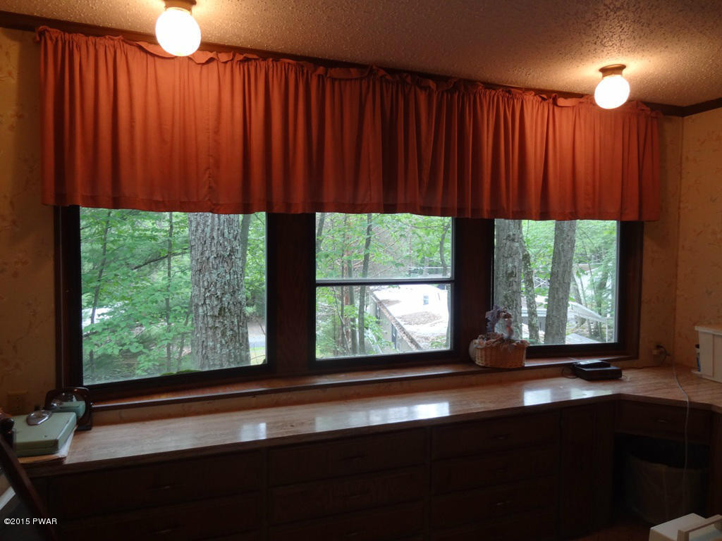 209 Upper Park Road Tafton, PA 18464 - Photo 14 of 23 13 Master Bedroom