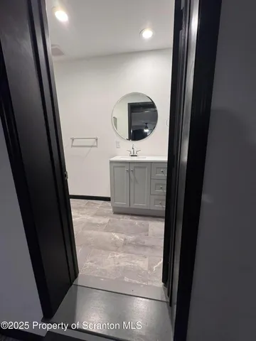 $1,250 | 901 North Valley Avenue, Unit A, Olyphant, PA 18447