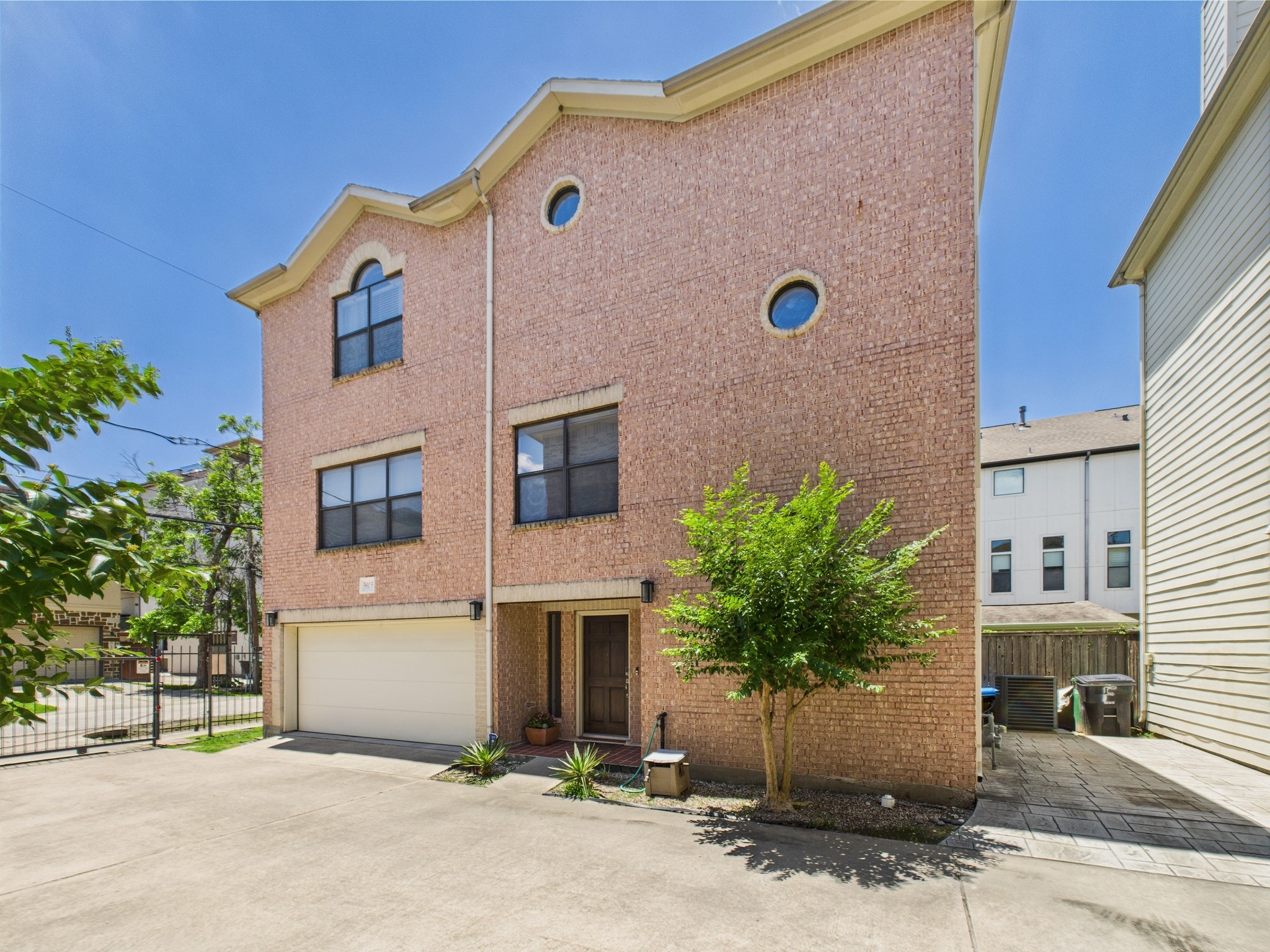 5810 Darling Street, Unit F Houston, TX 77007 - Photo 34 of 38 Front elevation