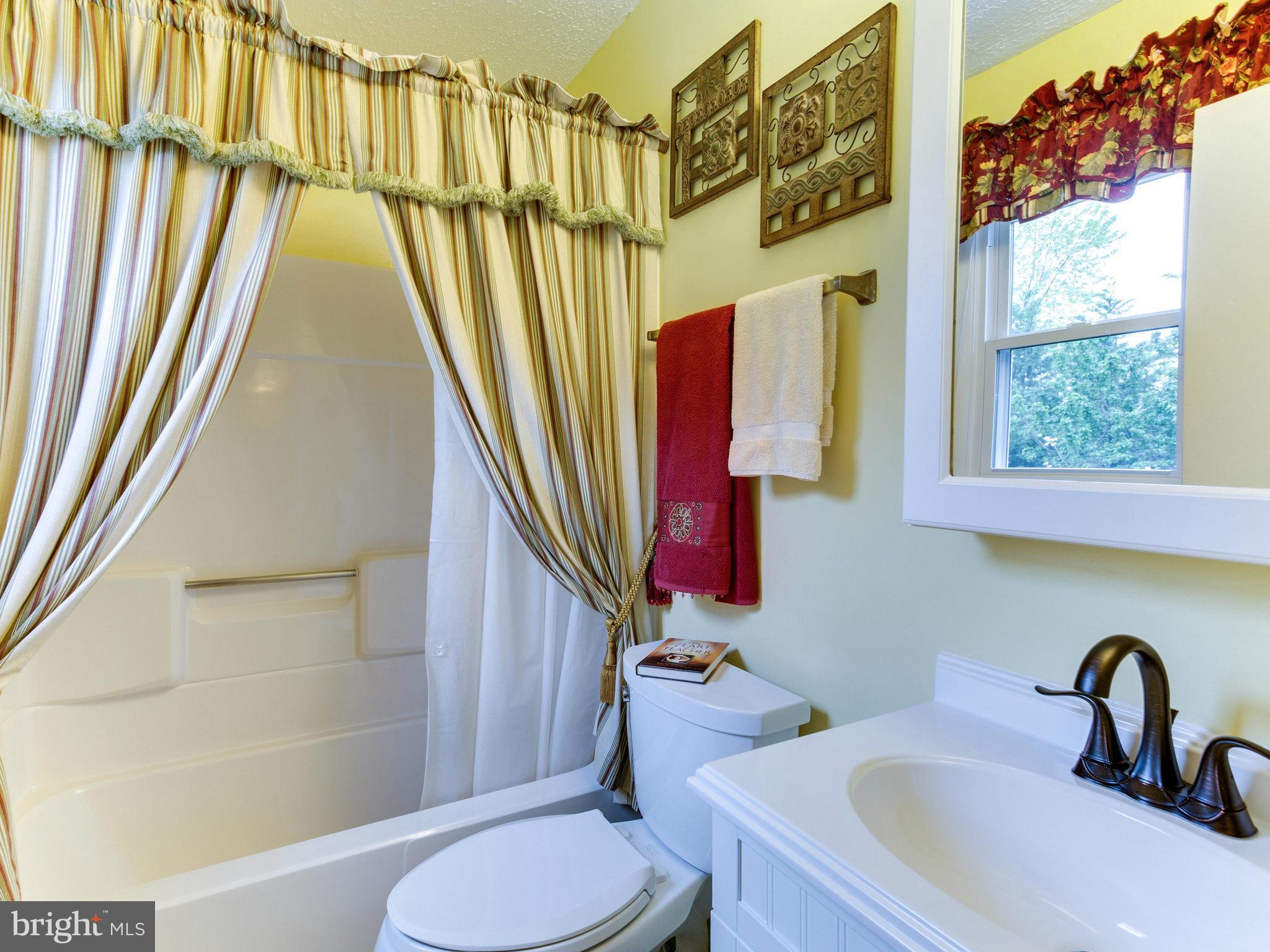 824 Uniontown Road Westminster, MD 21158 - Photo 17 of 30 Hall Bath w/ Shower/Tub Combo