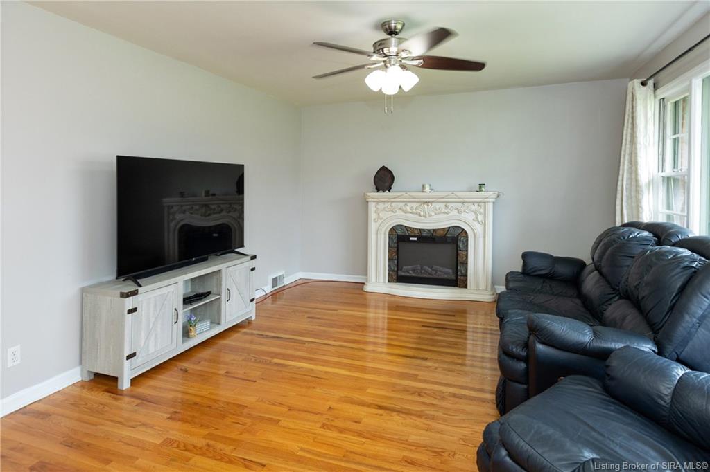 434 Windemere Road Clarksville, IN 47129 - Photo 4 of 33 Gallery Image 4