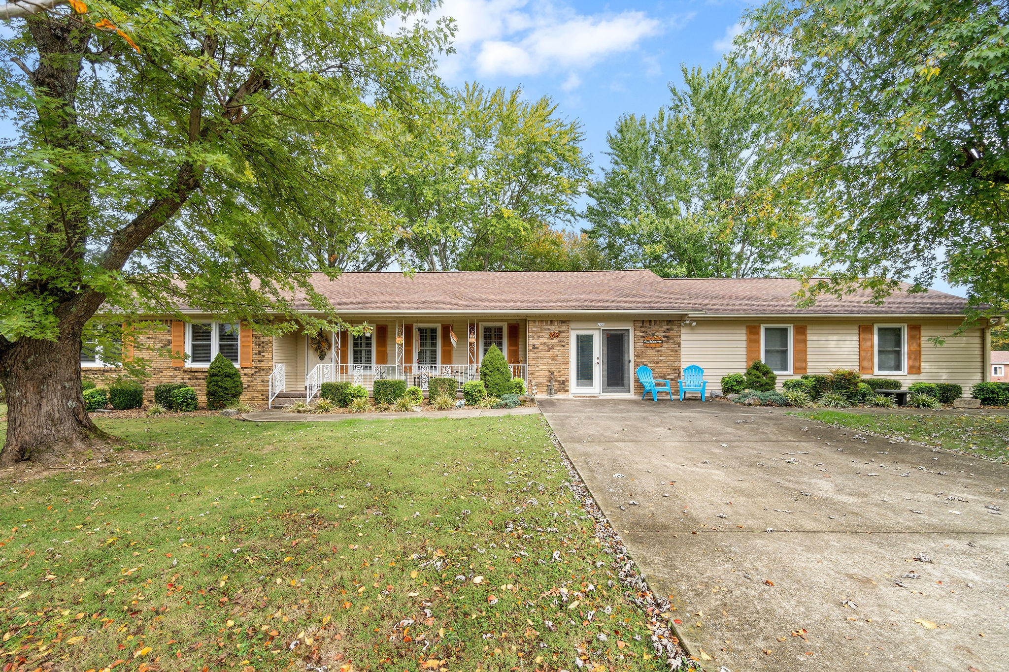 100 Lakeview Court Tennessee Ridge, TN 37178 - Photo 1 of 27 Gallery Image 1