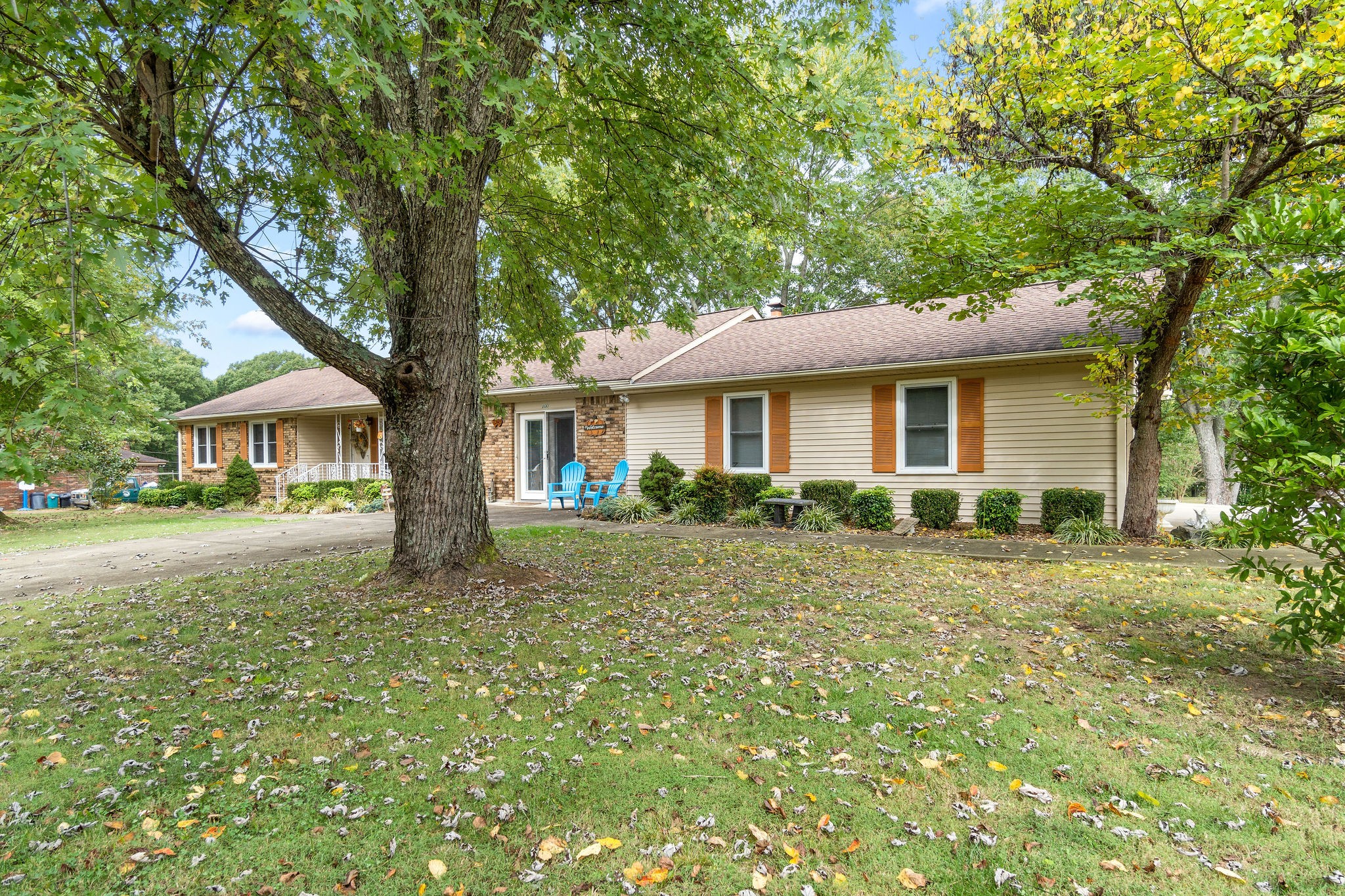 100 Lakeview Court Tennessee Ridge, TN 37178 - Photo 2 of 27 Gallery Image 2