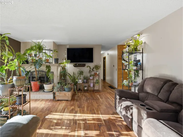 $500,000 | 1960 Southwest 13th Court, Gresham, OR 97080