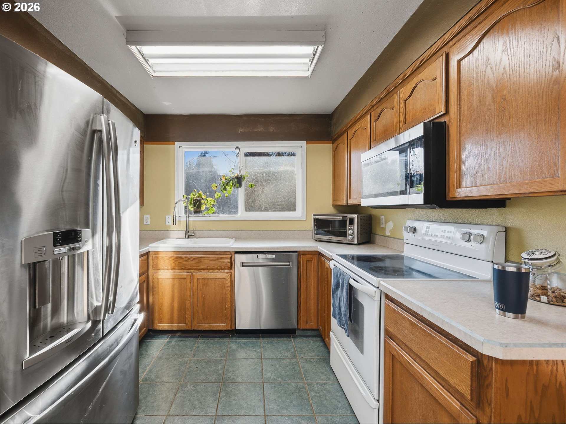 1960 Southwest 13th Court Gresham, OR 97080 - Photo 6 of 37