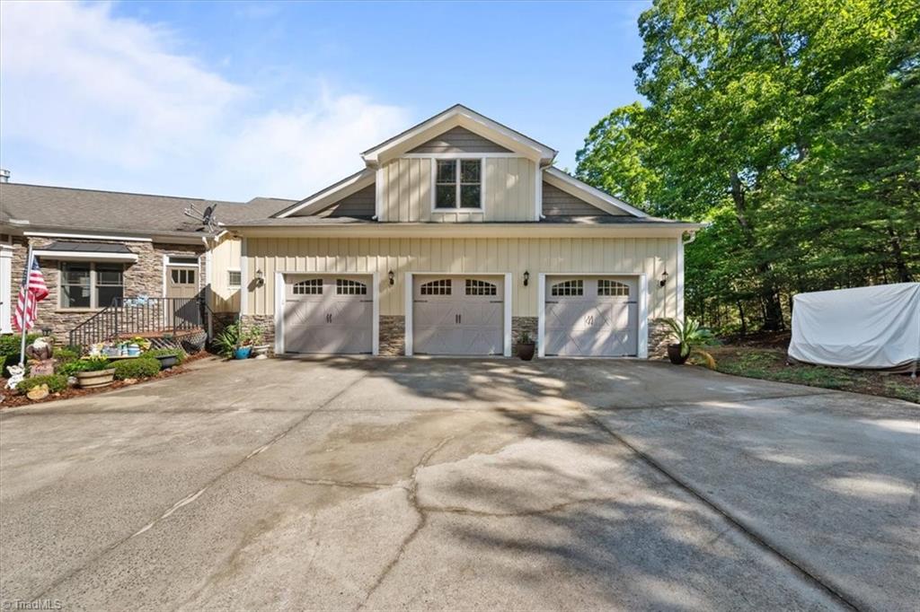 2207 Sierra Trace Road Denton, NC 27239 - Photo 4 of 49 Spacious 3-bay garage with expansive parking area