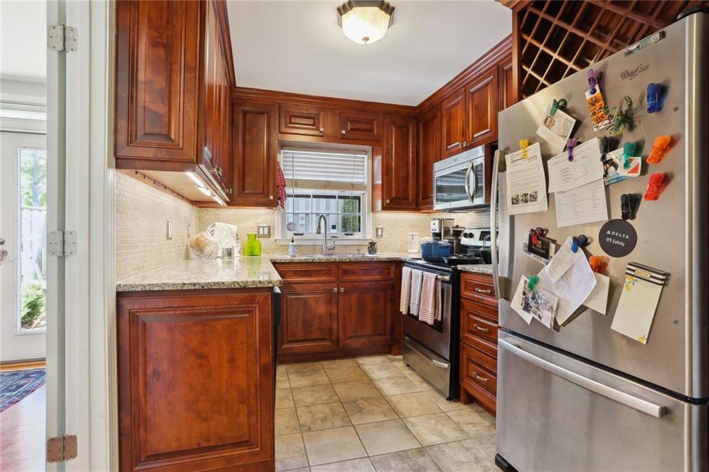 73 La Rue Place Northwest Atlanta, GA 30327 - Photo 12 of 30