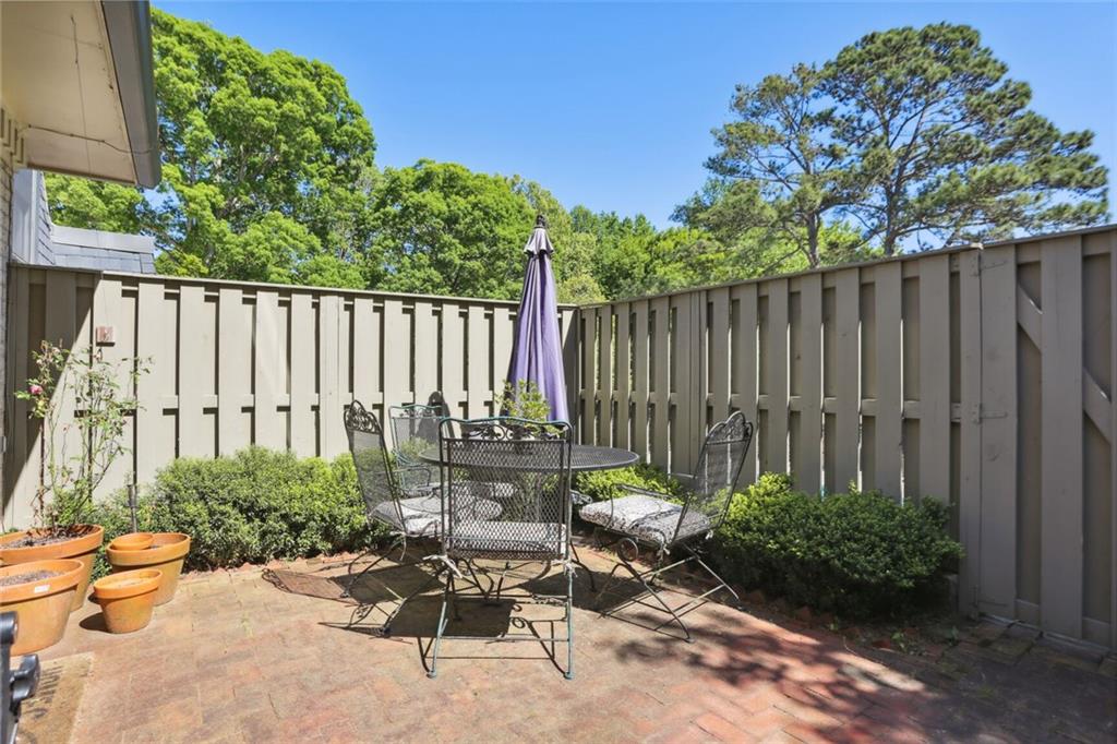 73 La Rue Place Northwest Atlanta, GA 30327 - Photo 13 of 30
