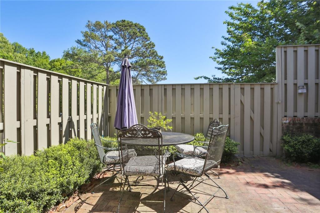 73 La Rue Place Northwest Atlanta, GA 30327 - Photo 14 of 30