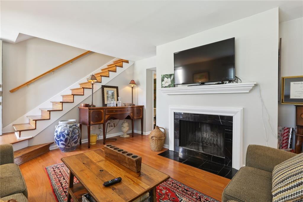 73 La Rue Place Northwest Atlanta, GA 30327 - Photo 3 of 30