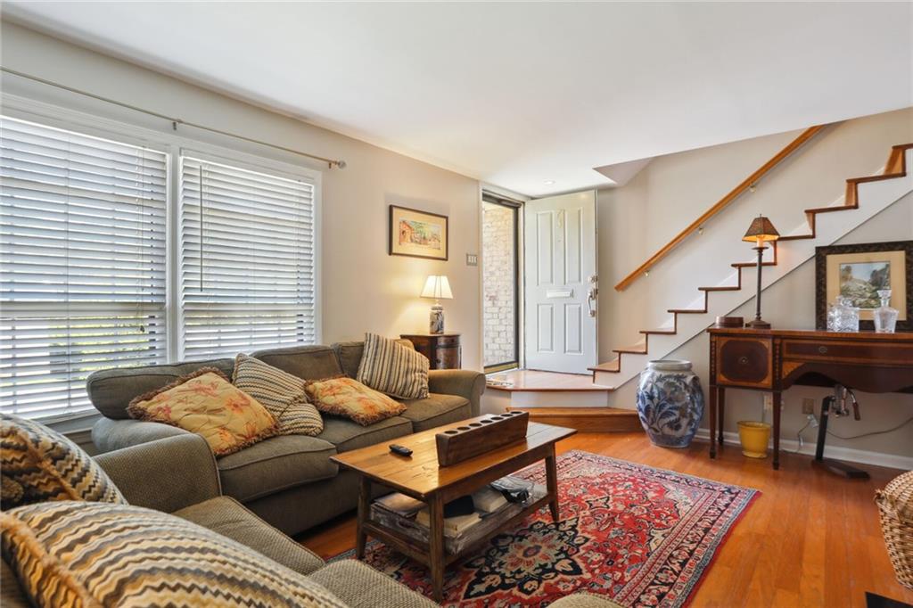 73 La Rue Place Northwest Atlanta, GA 30327 - Photo 4 of 30