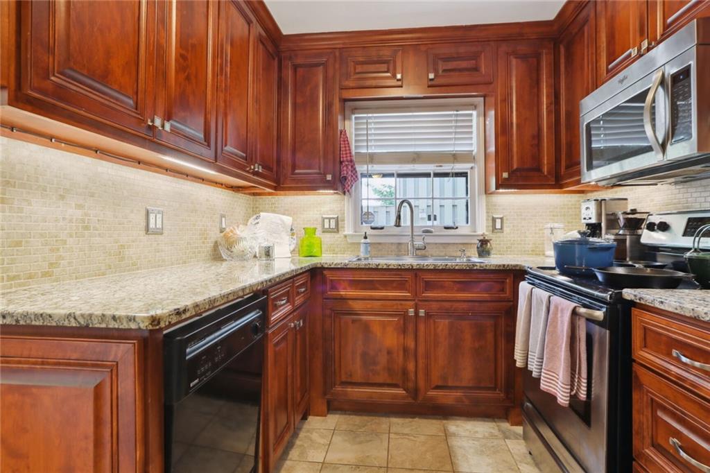 73 La Rue Place Northwest Atlanta, GA 30327 - Photo 9 of 30