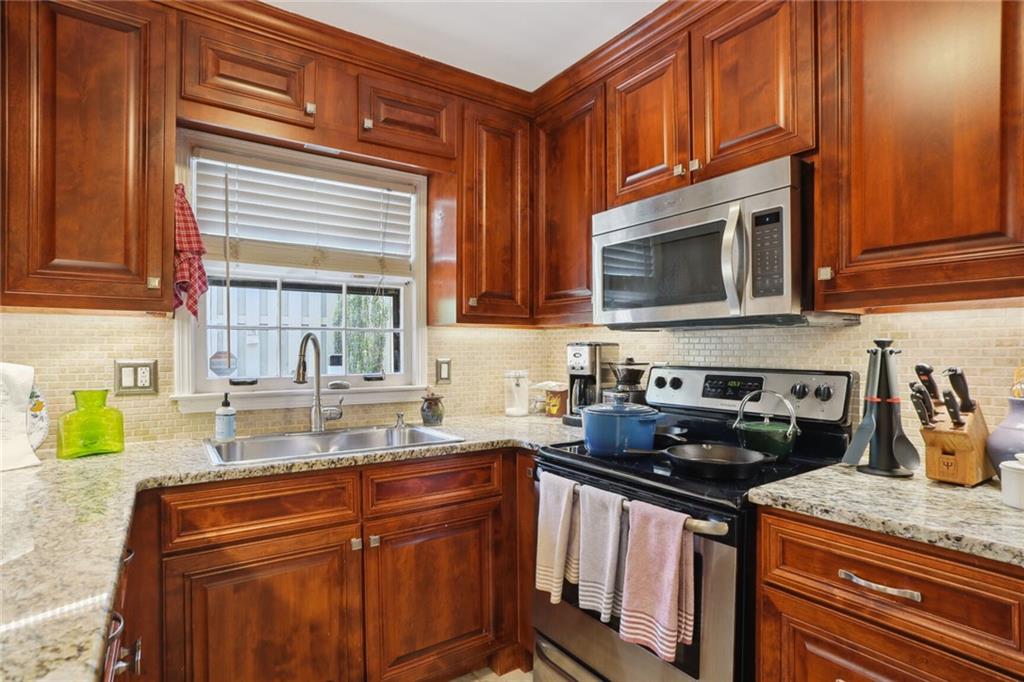 73 La Rue Place Northwest Atlanta, GA 30327 - Photo 10 of 30