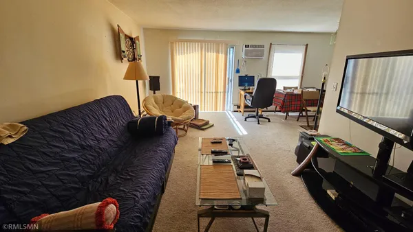 $1,350 | 812 9th Avenue South, Unit 7, Hopkins, MN 55343