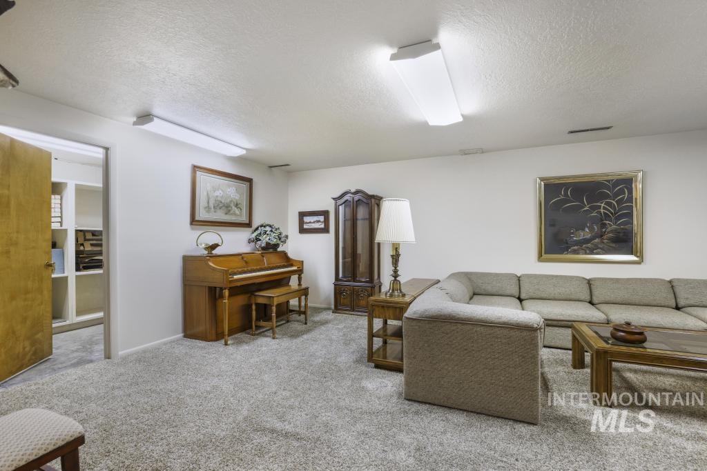 2018 Rancho Vista Drive Twin Falls, ID 83301 - Photo 39 of 50 Spacious room featuring light-toned carpeting and white painted walls