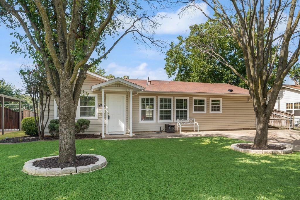121 Dallas Drive Euless, TX 76039 - Photo 2 of 28