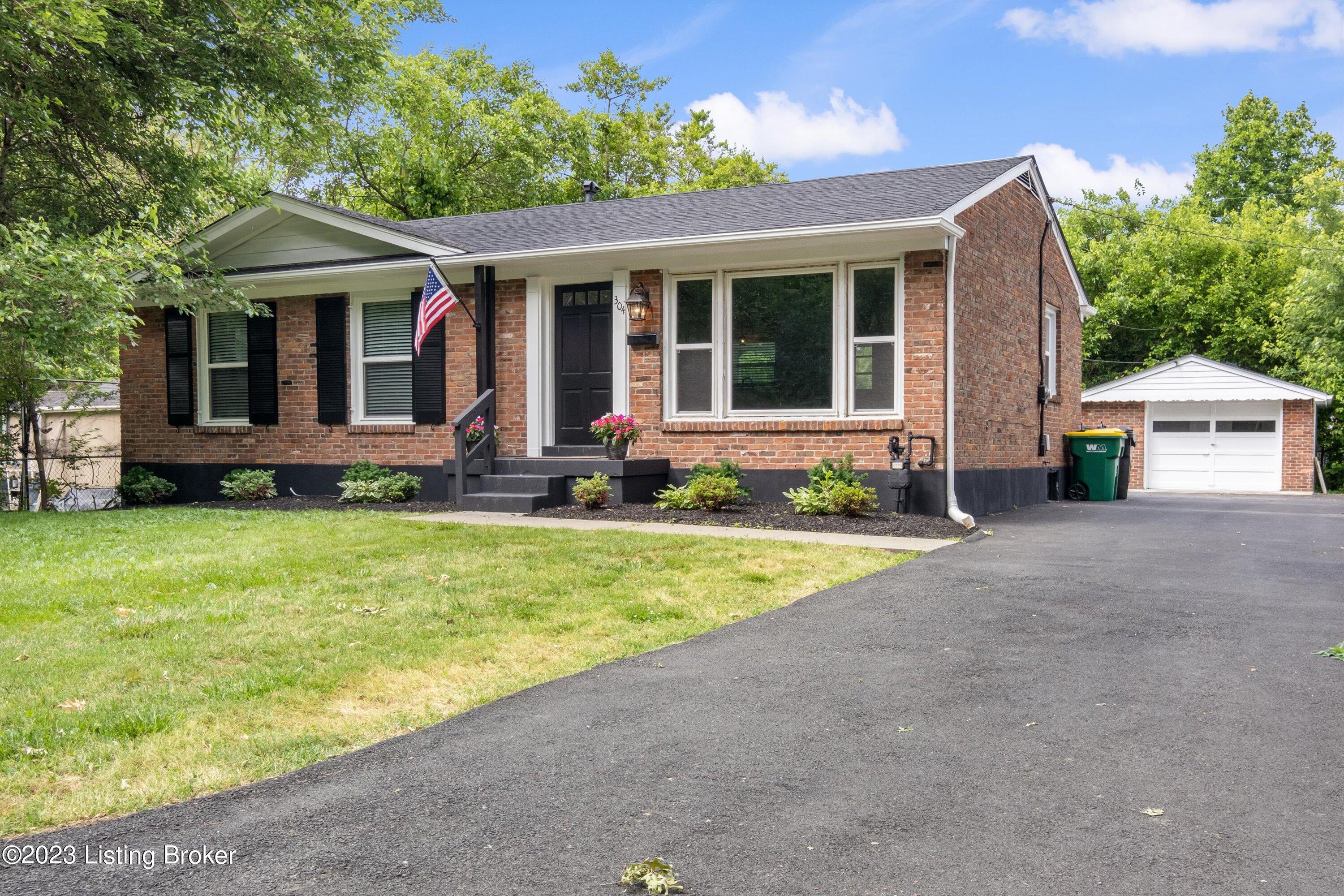 304 Fox Run Road Louisville, KY 40207 - Photo 1 of 24 Front