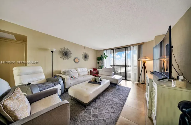 $3,150 | 19101 Northeast 36th Court, Unit 1604, Aventura, FL 33180