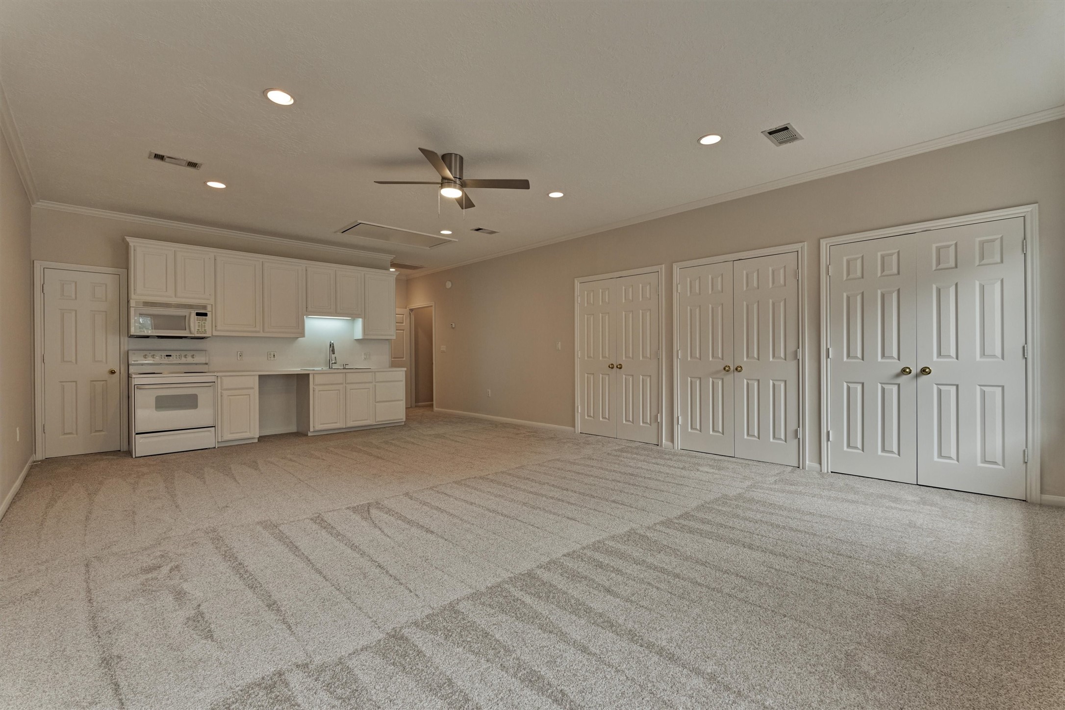 16707 Avenfield Road Tomball, TX 77377 - Photo 44 of 50 a view of empty room with kitchen appliances and cabinets