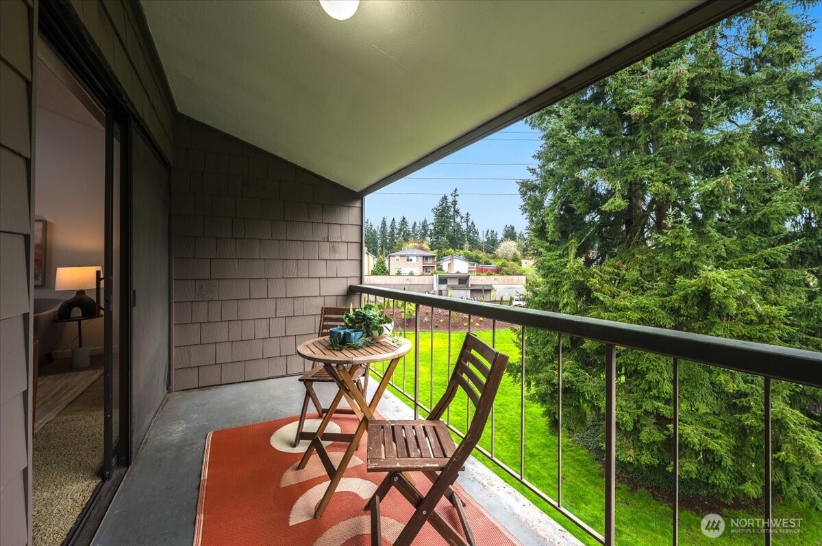 13680 Northeast 69th Street, Unit 656 Redmond, WA 98052 - Photo 21 of 33 a view of a balcony with chairs