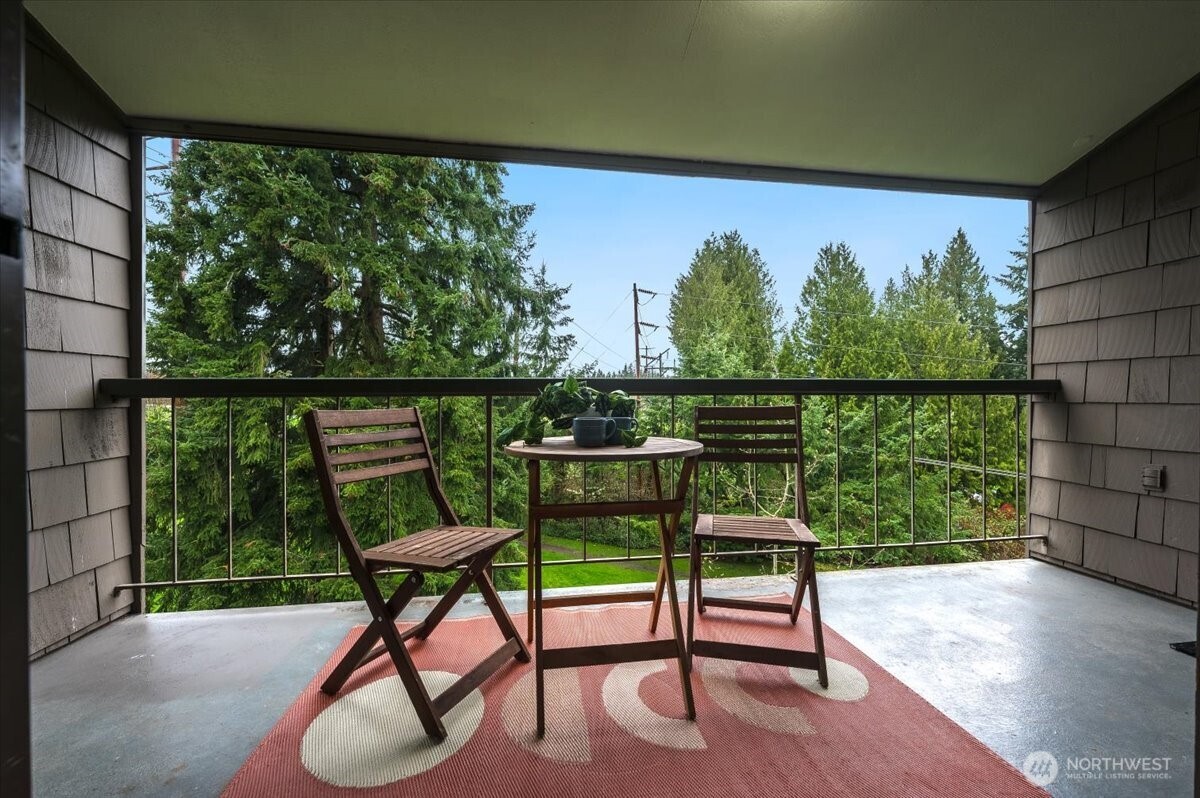 13680 Northeast 69th Street, Unit 656 Redmond, WA 98052 - Photo 23 of 33 a view of a chairs in a patio