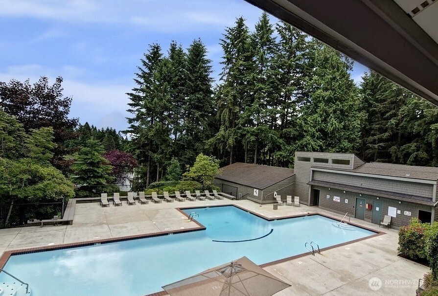 13680 Northeast 69th Street, Unit 656 Redmond, WA 98052 - Photo 30 of 33 a view of a patio with chairs and potted plants
