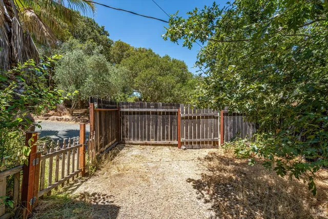 $649,000 | 298 East Agua Caliente Road, Sonoma, CA 95476