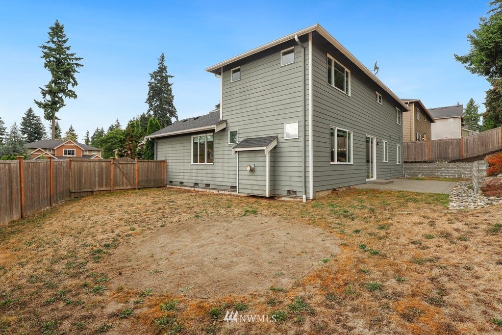 113 233rd Place Southeast Bothell, WA 98021 - Photo 35 of 39 a backyard of a house