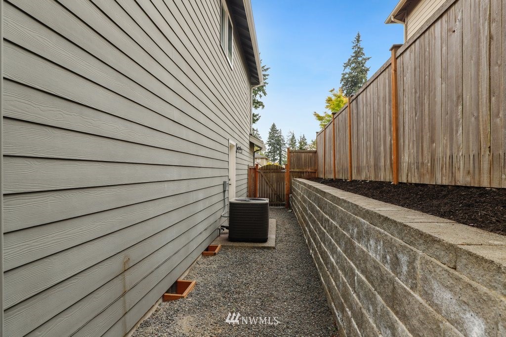 113 233rd Place Southeast Bothell, WA 98021 - Photo 36 of 39 a view of a back yard of the house