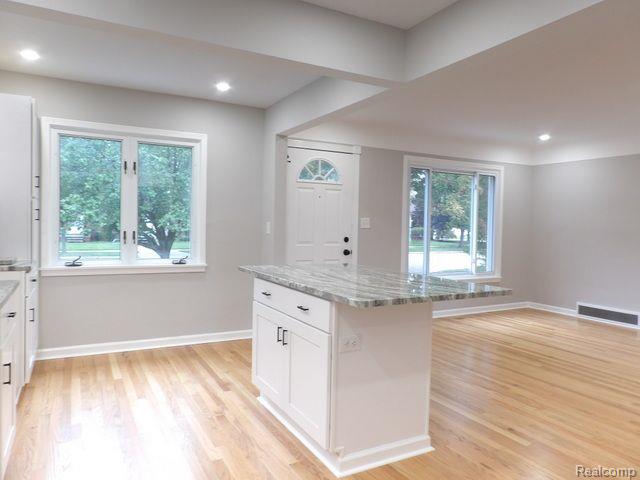 8331 Rosedale Boulevard Allen Park, MI 48101 - Photo 12 of 45 ADDT'L VIEW OF THE OPEN CONCEPT!