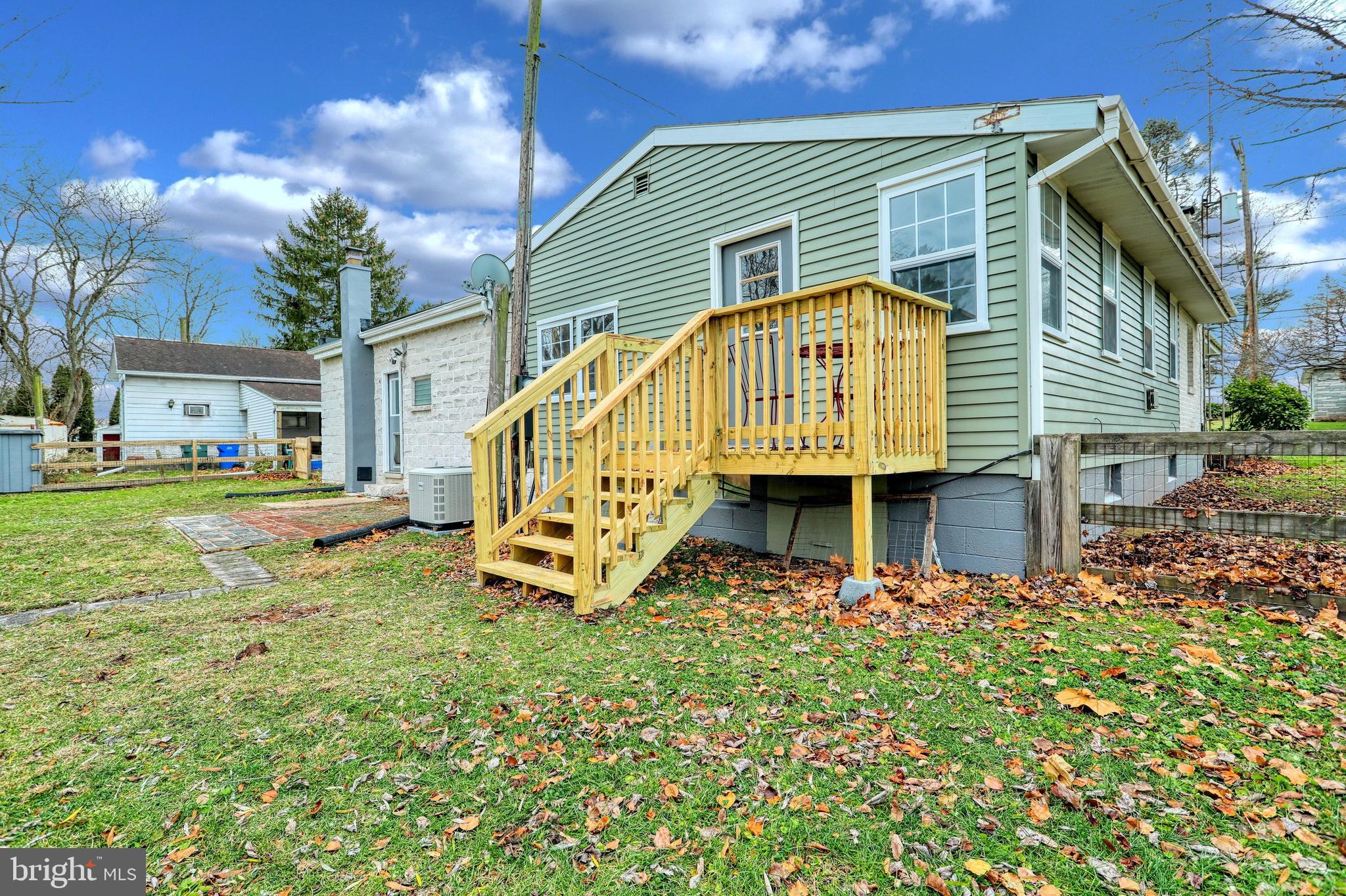 2611 Oakland Road Dover, PA 17315 - Photo 7 of 32 Gallery Image 7