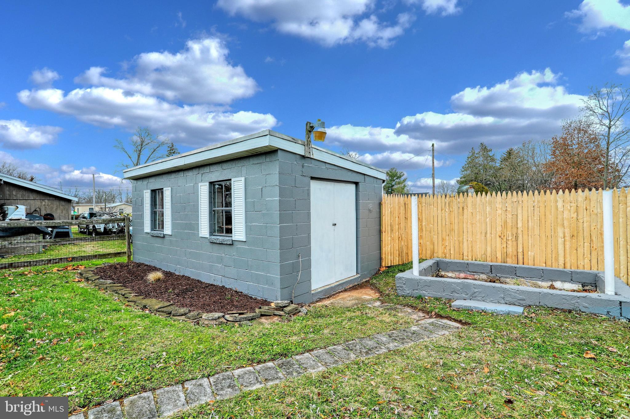 2611 Oakland Road Dover, PA 17315 - Photo 9 of 32 Gallery Image 9