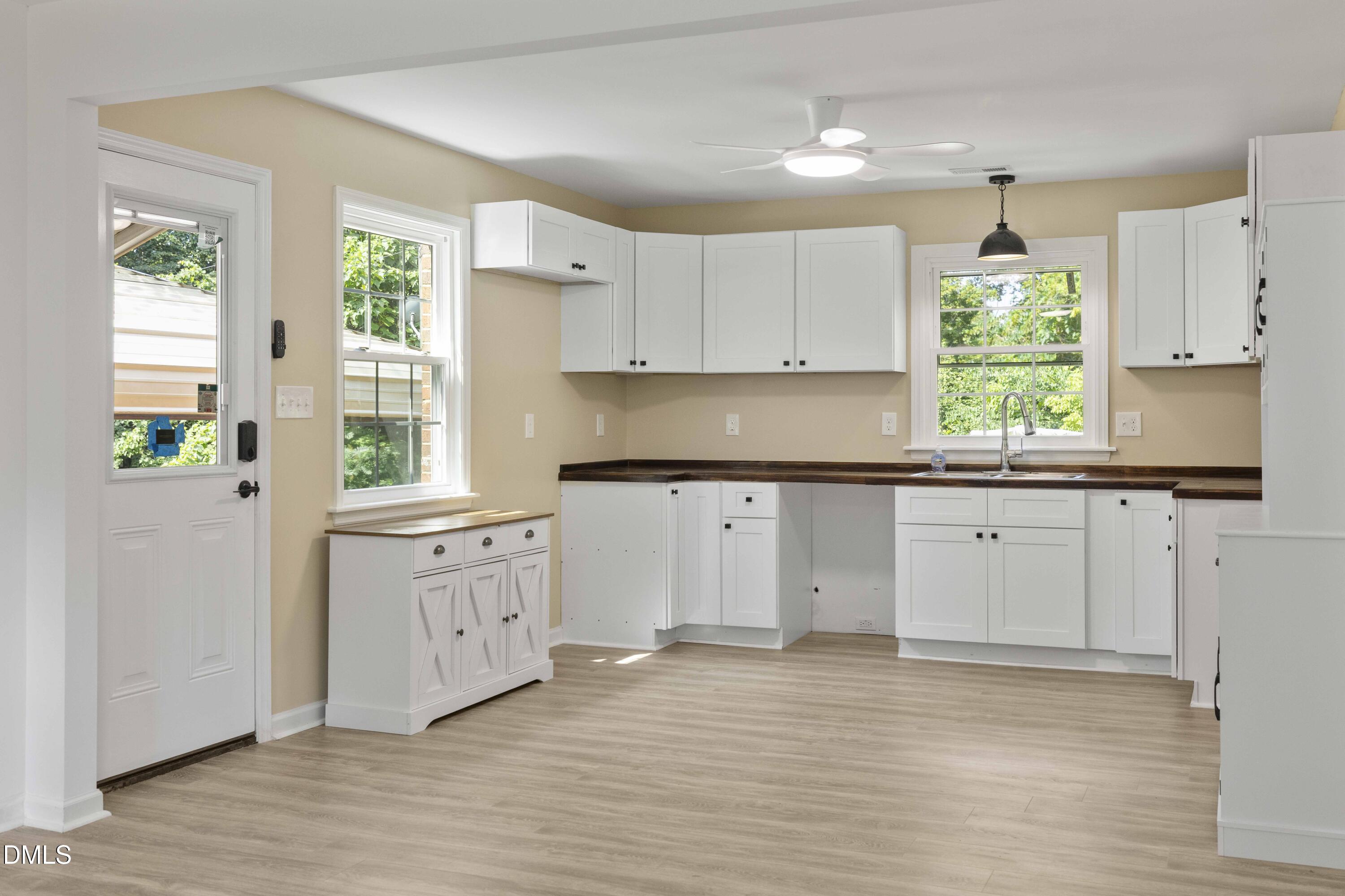 437 Woodsdale Road Roxboro, NC 27573 - Photo 1 of 32
