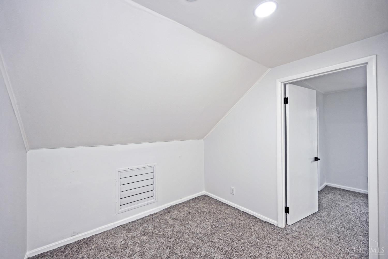 2037 Duck Creek Road Cincinnati, OH 45207 - Photo 24 of 40