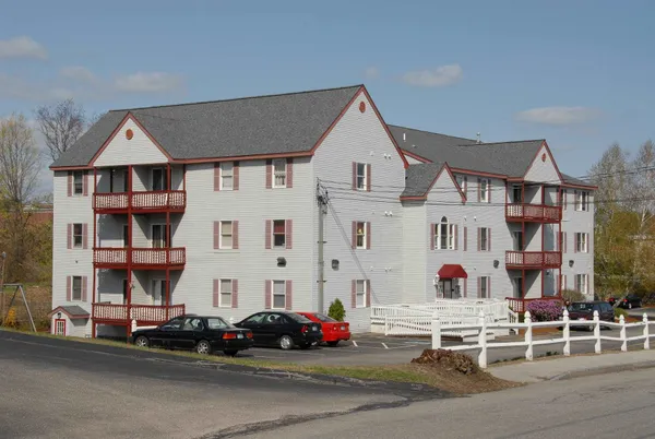 $2,095 | 7 Railroad Avenue, Unit 103, Derry, NH 03038