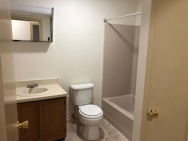 $2,095 | 7 Railroad Avenue, Unit 103, Derry, NH 03038