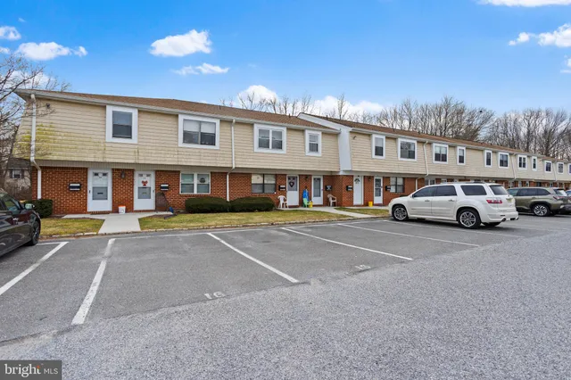 $270,000 | 912 Silver Court, Hamilton, NJ 08690