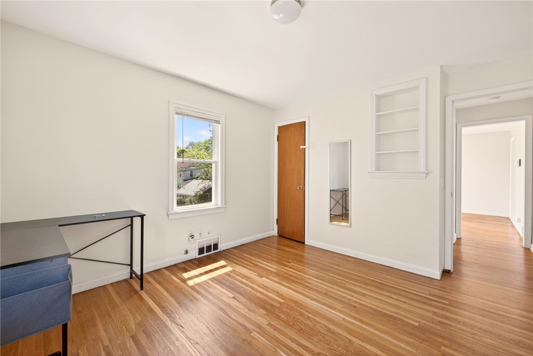 129 Wyndham Road Rochester, NY 14612 - Photo 14 of 31 First Floor Bedroom