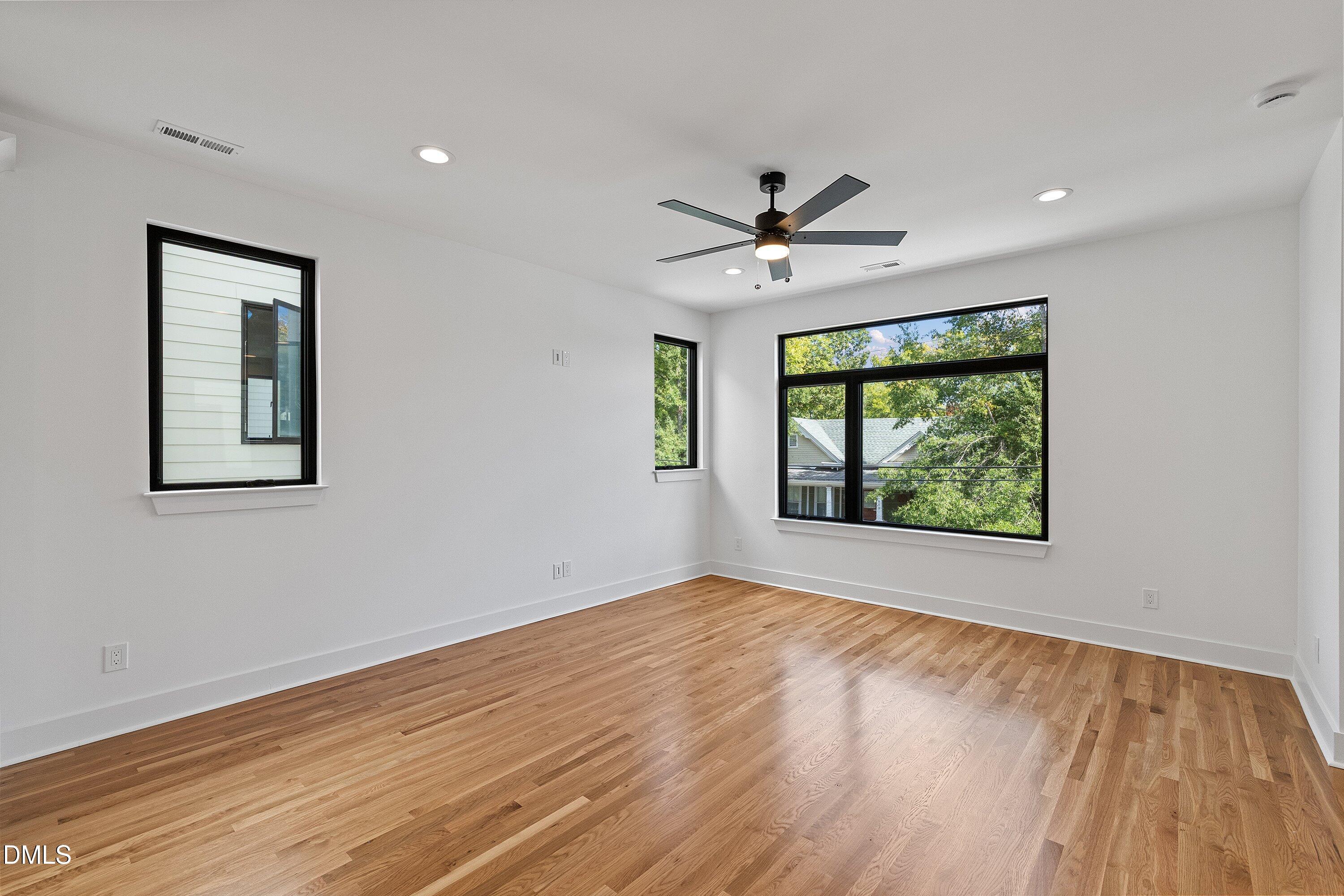 805 North Roxboro Street Durham, NC 27701 - Photo 18 of 76 LIVING ROOM