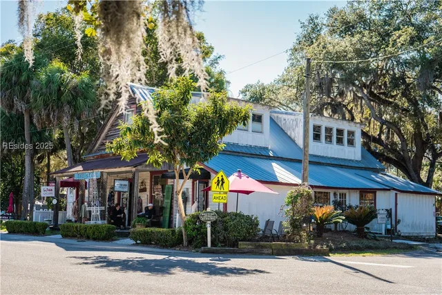 $450,000 | 14 Calhoun Street, Bluffton, SC 29910