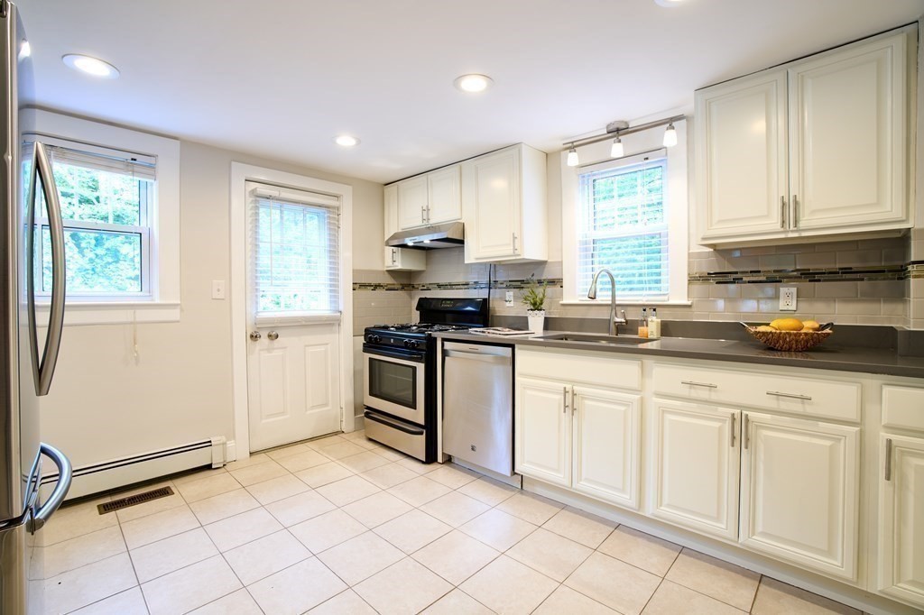 89 Grove Street Reading, MA 01867 - Photo 7 of 23 Gallery Image 7